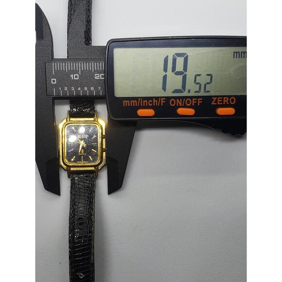 Bill Blass women's watch, 300-2Y51. Blue square face with gold accents - Picture 7 of 9